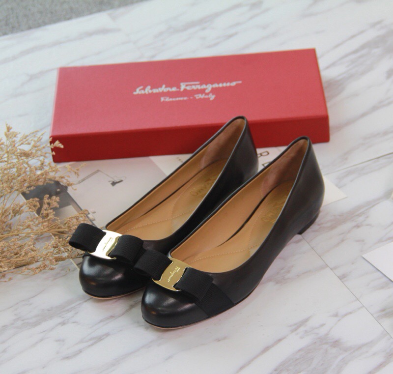 FERRAGAMO 페레가모 바라 보우 발레 플랫 01N917 718314