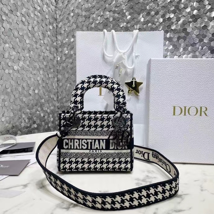 DIOR 디올