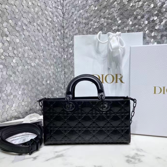 DIOR 디올