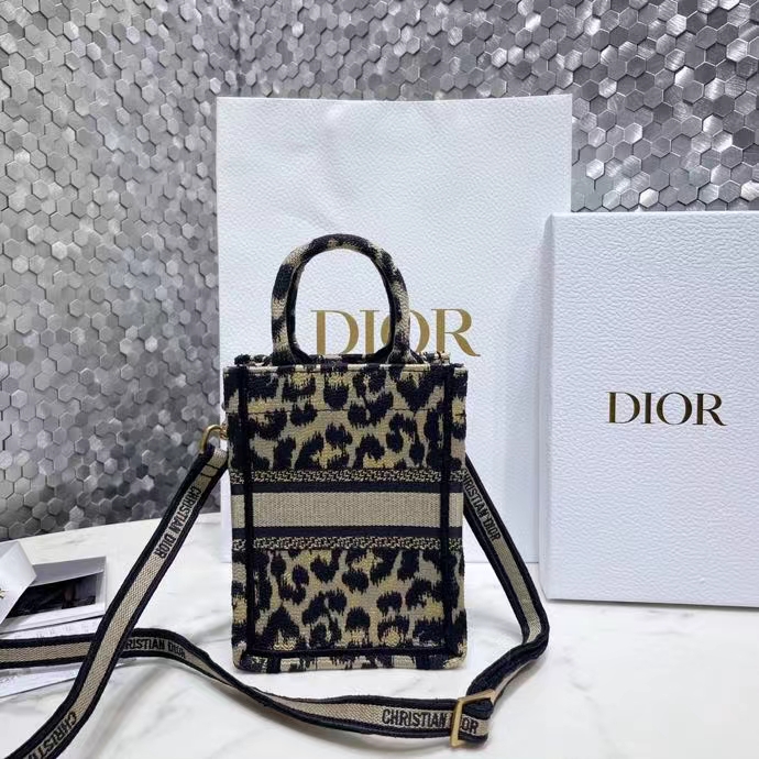 DIOR 디올