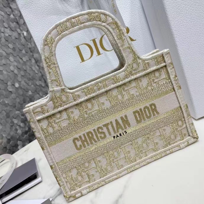 DIOR 디올