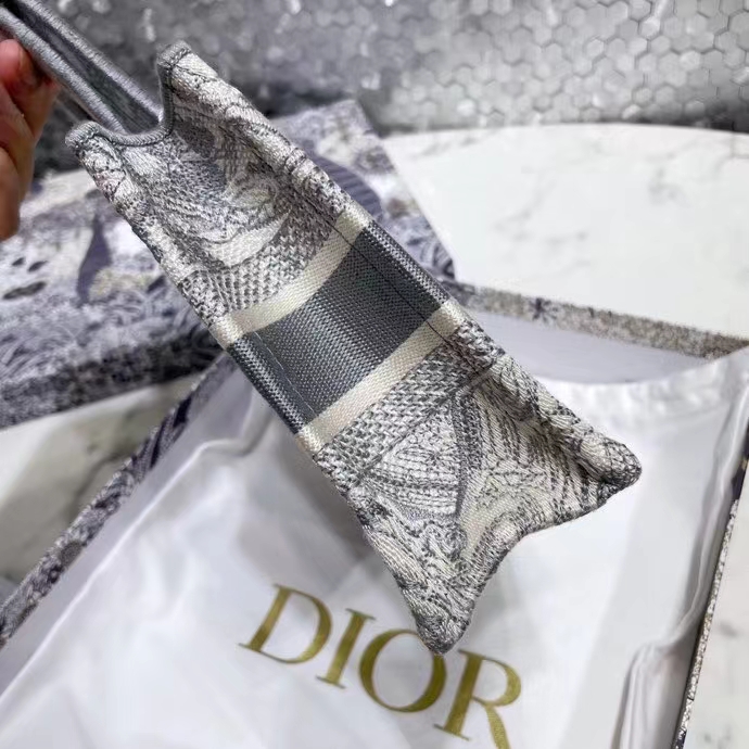 DIOR 디올