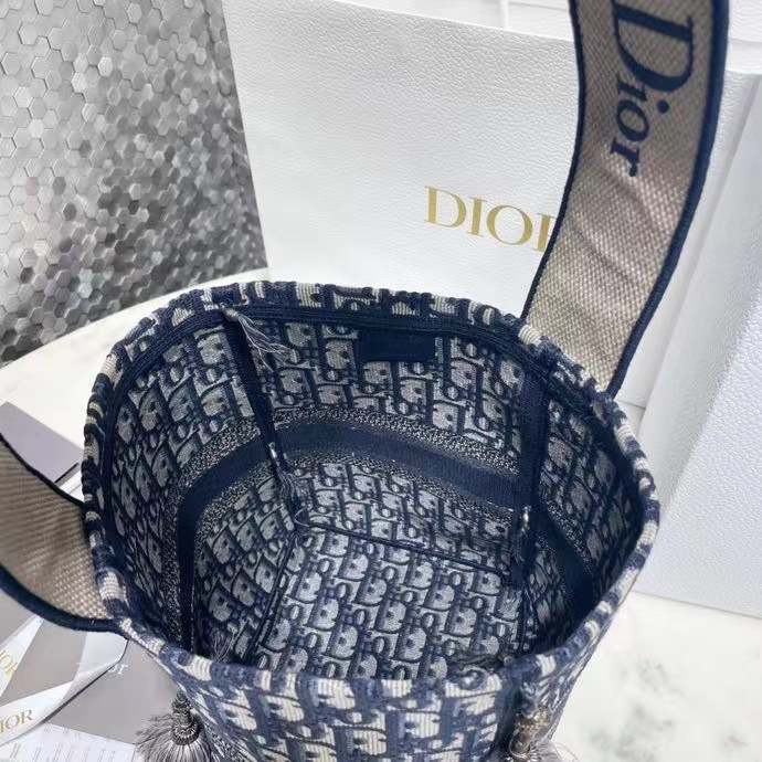 DIOR 디올