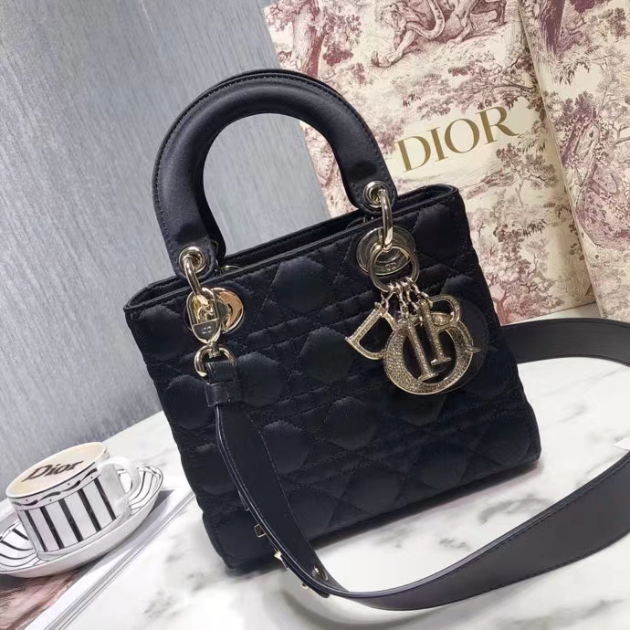 DIOR 디올