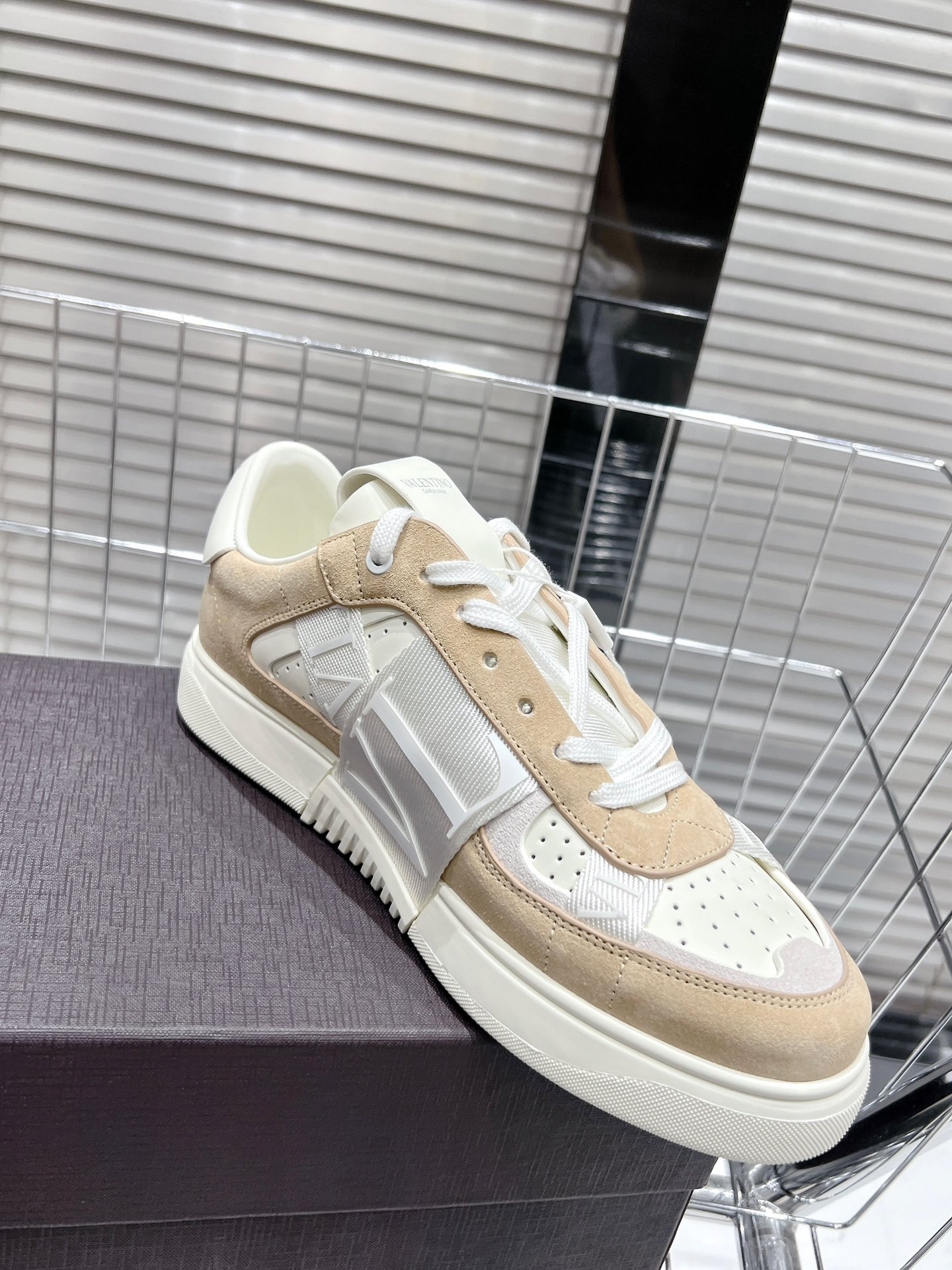 발렌티노 [VALENTINO]