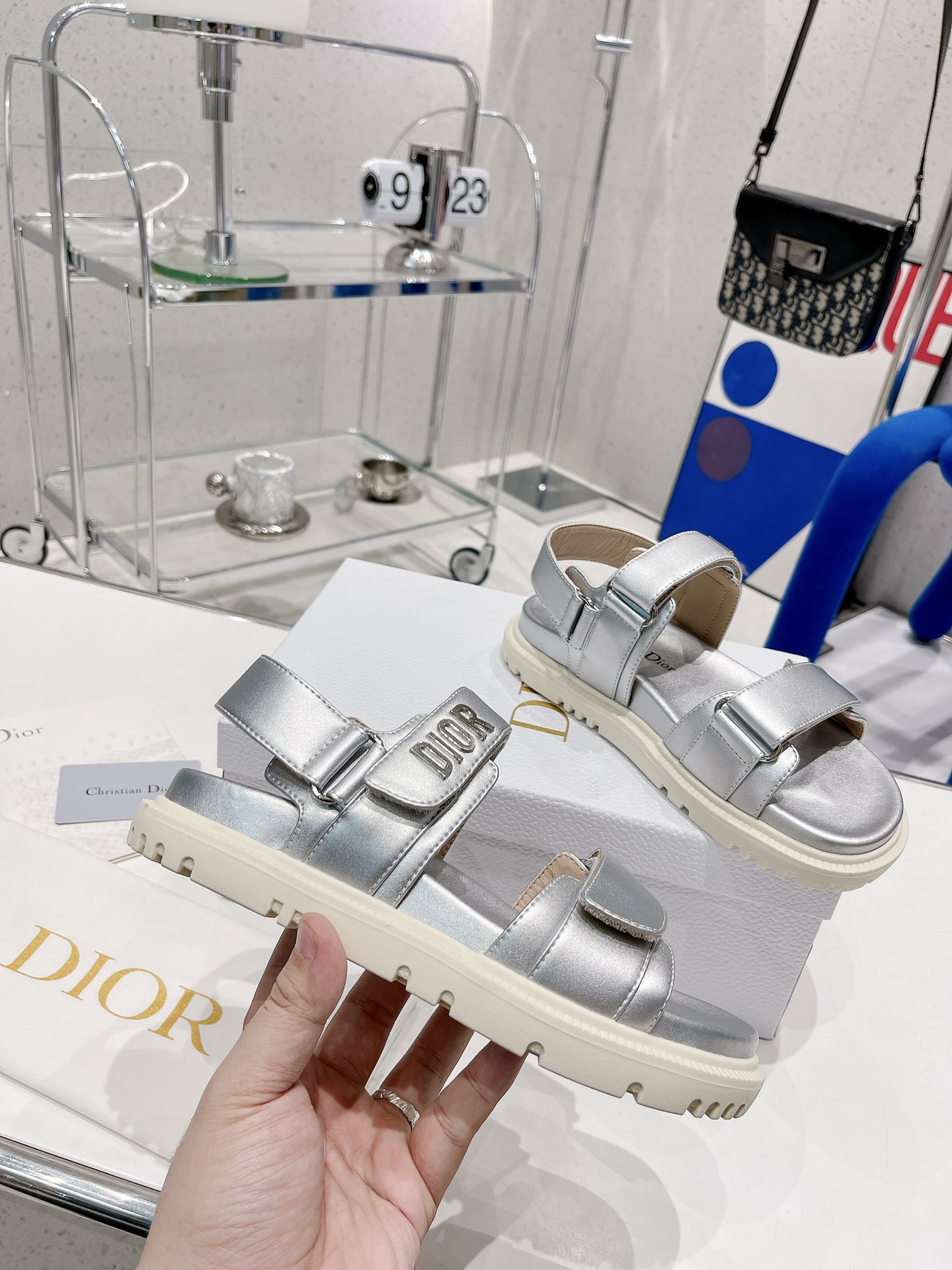 디올 [DIOR]