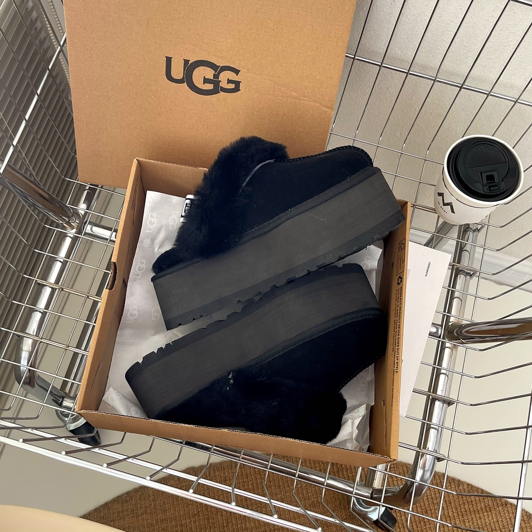 UGG 230110327