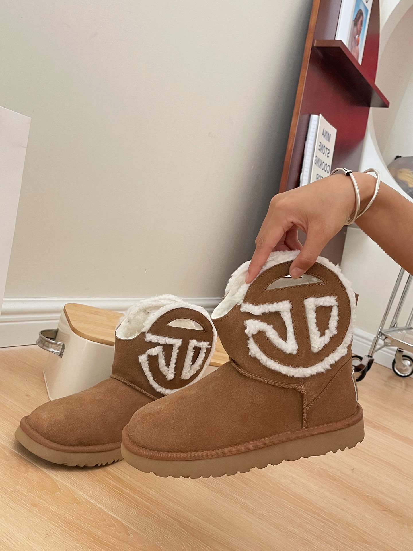 UGG 230110351