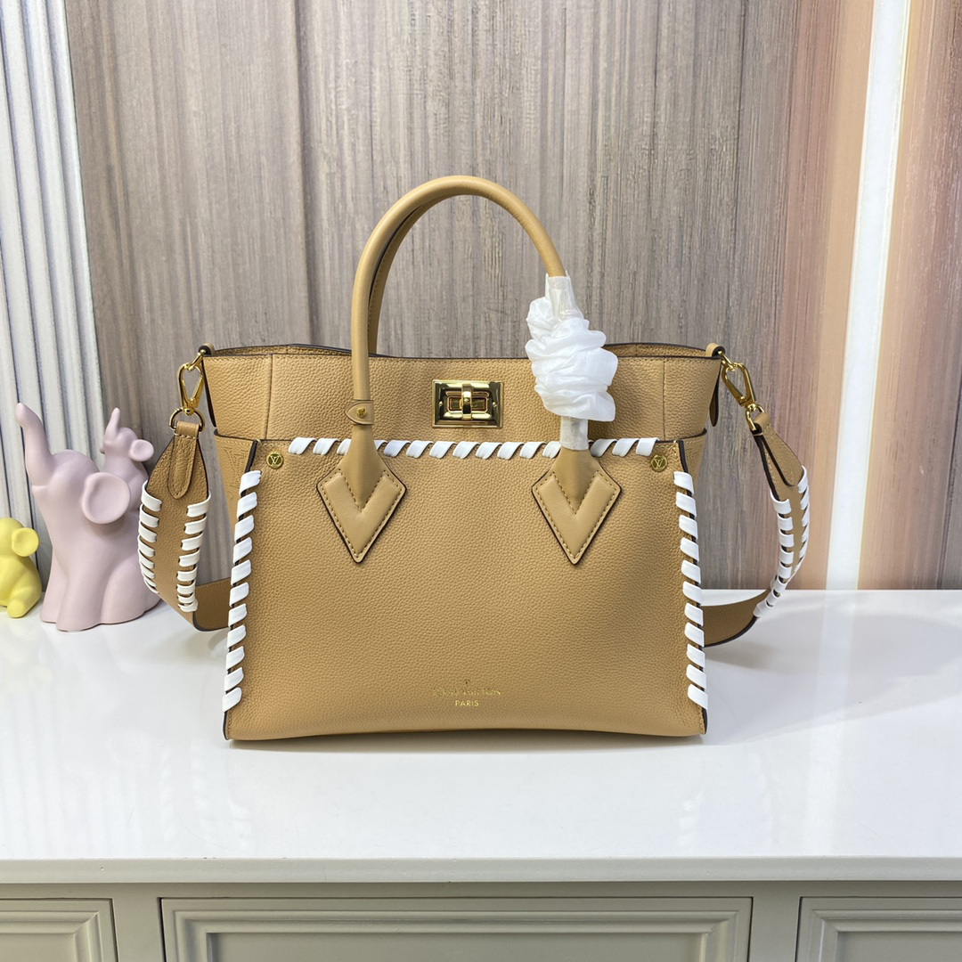 LOUIS VUITTON 루이비통 온 마이 사이드 MM M21569