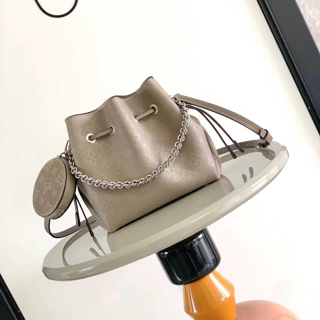 LOUIS VUITTON 루이비통 벨라 M21886