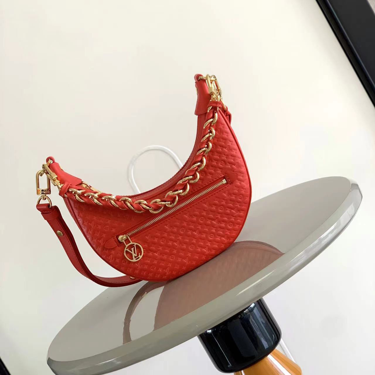 LOUIS VUITTON 루이비통 루프 M22591