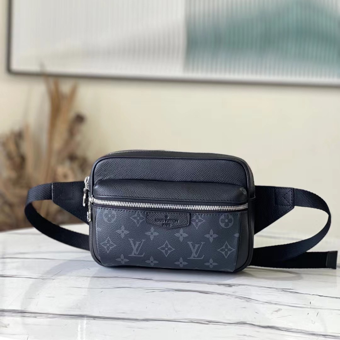 LOUIS VUITTON 루이비통 아웃도어 범백  M30245